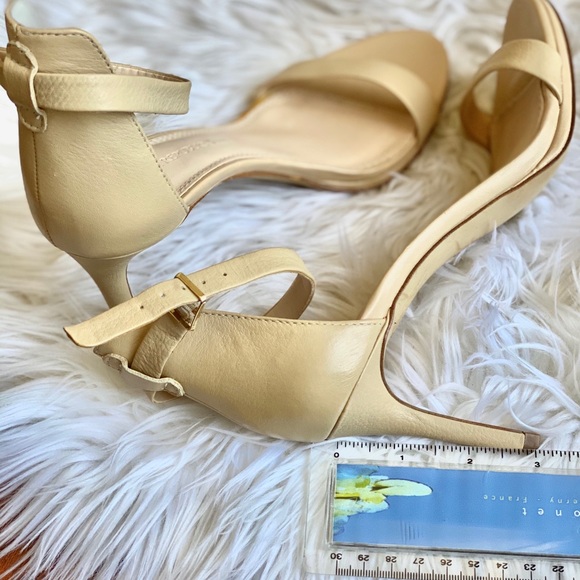 Banana republic heels - Picture 4 of 5